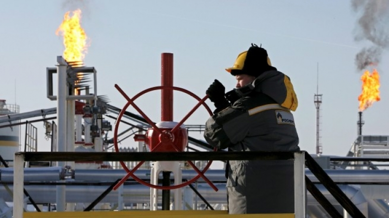 Русия задмина Саудитска Арабия по добив на петрол