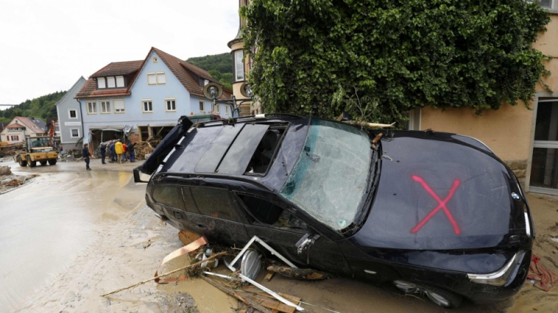 7000 пожарникари, полицаи и спасители се борят с наводненията в Германия