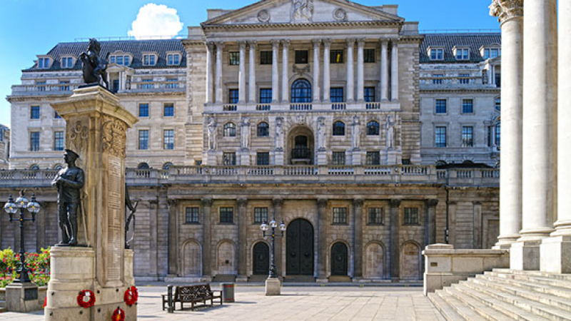 Банката на Англия вече се готви за излизането на страната от ЕС, паундът се срива