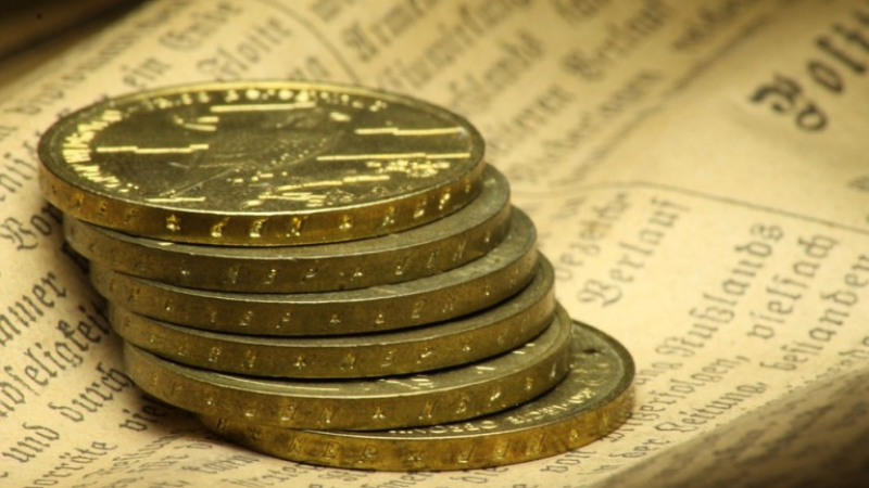 Златен бизнес: Ето как чиновници от МС са въртели далавери с безценни юбилейни монети
