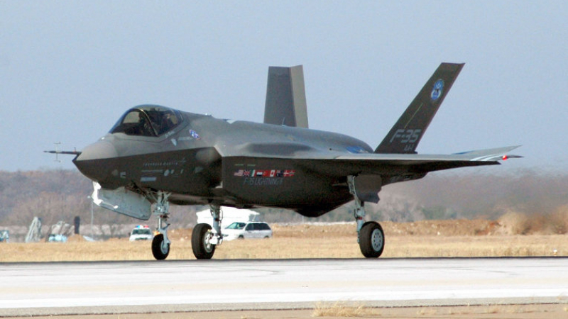 Defense News: Пентагонът сключи договор с Lockheed Martin за покупка на F-35