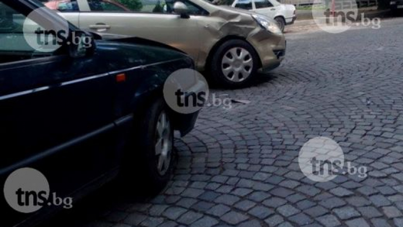 Катастрофа задръсти ключов булевард в Пловдив (СНИМКА)