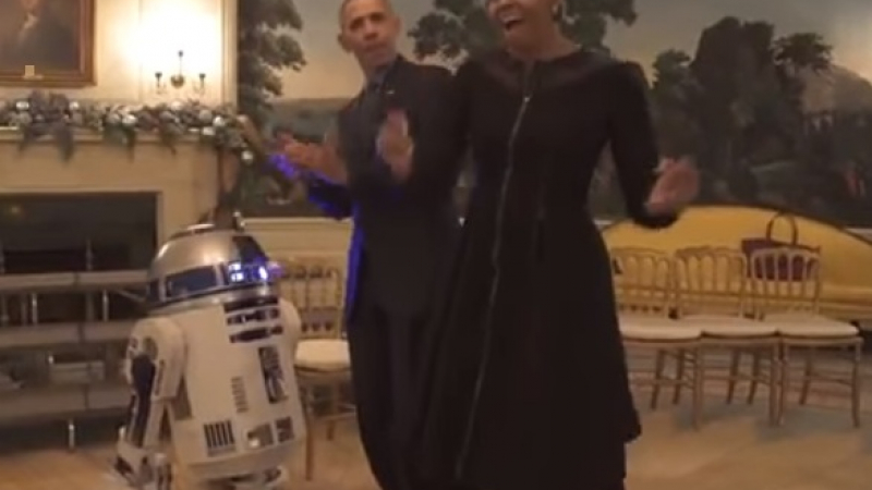 Пълен шаш: Обама танцува с робот (ВИДЕО)