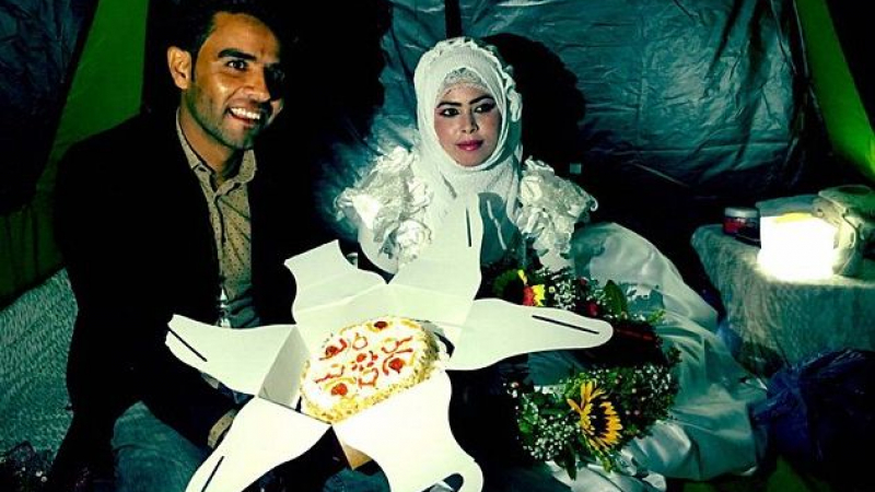 Любовта победи злото и ДАЕШ: Първата сватба на сирийци в Идомени (СНИМКИ)  