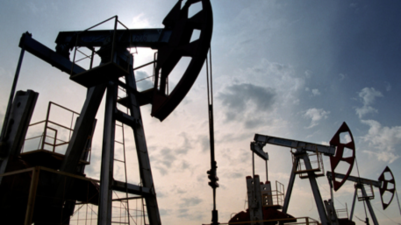 Какво става? Саудитска Арабия повиши внезапно цените на петрола 