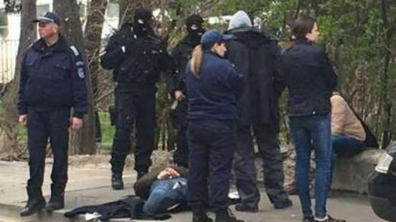 Спецакция! Тежковъоръжени полицаи с качулки арестуваха бургаска банда