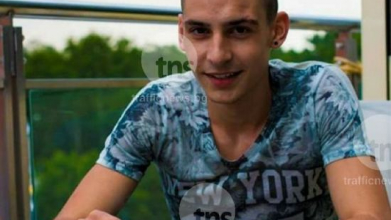 Скръб под тепетата: Близки и приятели си взимат последно сбогом с 20-годишния моторист Никола (СНИМКИ)