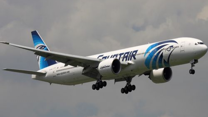 Самолетът на EgyptAir е изчезнал в небето над Гърция   