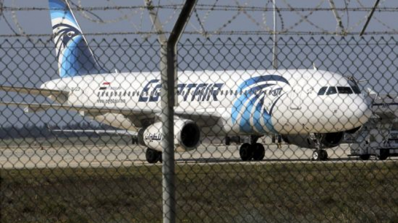 Париж и Кайро си подават ръка за разследването около изчезналия самолет на EgyptAir