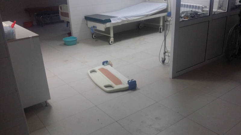 Кървав екшън в Казанлък: Пияни роми вилняха в спешното, пребиха лекарите (СНИМКИ/ВИДЕО)