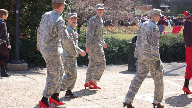 Гендерната армия стана реалност в САЩ, като равнопоставиха и трите пола