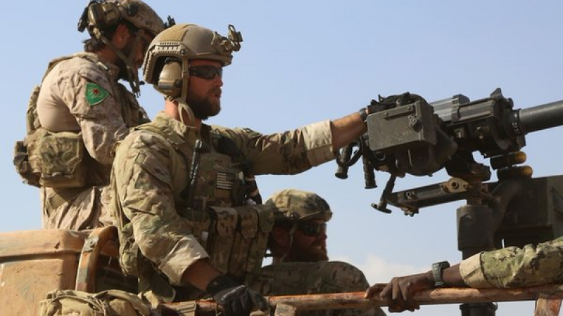 Морски пехотинци на САЩ помагат на кюрдите за настъплението към „столицата” Рака 