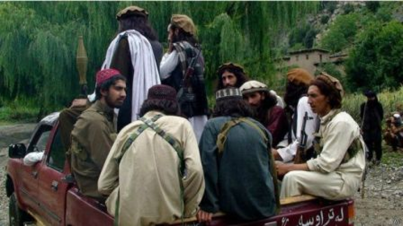 Афганистанските талибани търпят поражения след загубата на лидера си  