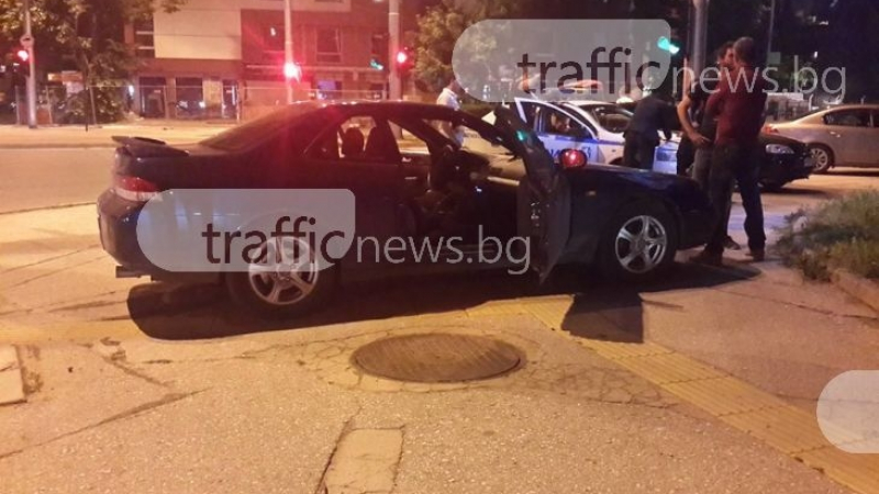 Хонда блъсна пешеходец в Пловдив! Мъжът е откаран в болница (СНИМКИ)