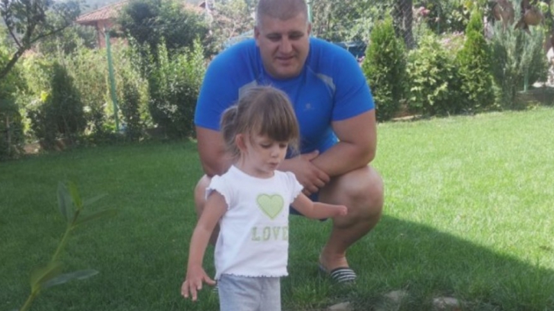 Зов за помощ! Близките на 6-годишната Яна събират средства за протеза на лявата й ръчичка