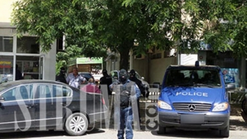 Един от закопчаните в Благоевград полицаи бил антимафиот, свързват ги с ареста на Дебелия