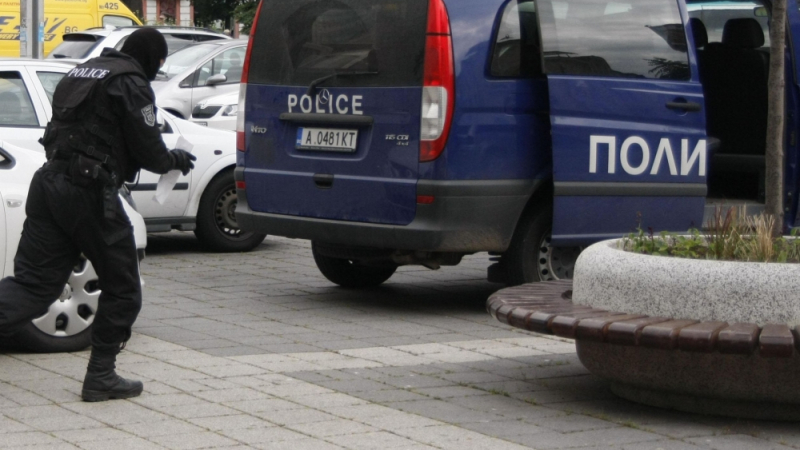 Полицията заклещи  Бургас – издирват опасен едър, дебел, висок тип с голяма глава