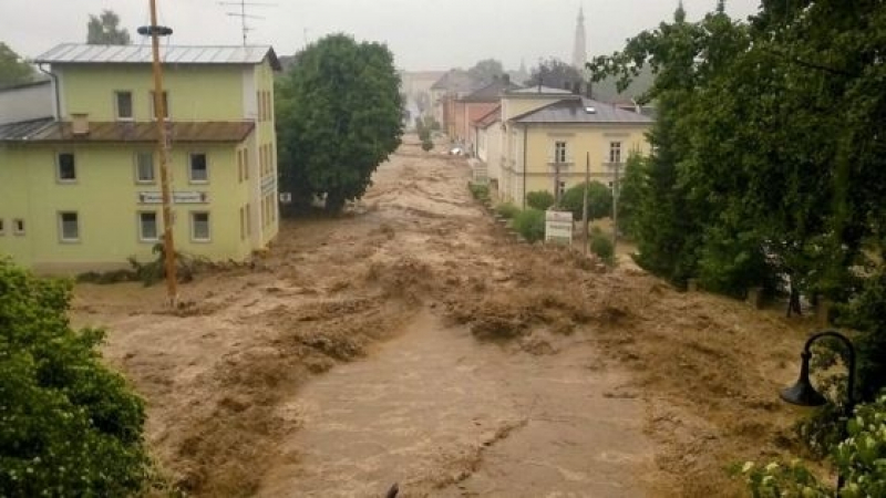 Най-малко петима души са загинали при наводненията в Бавария