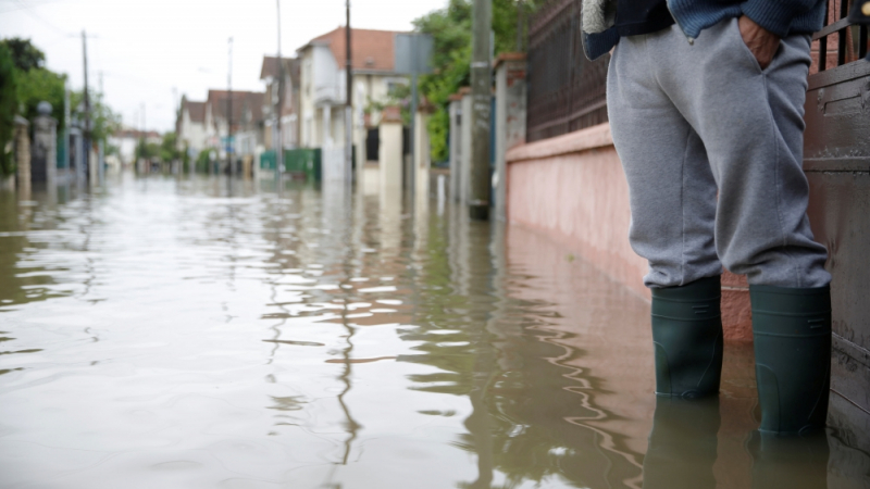 Наводненията приближават опасно близо – двама загинаха в Румъния