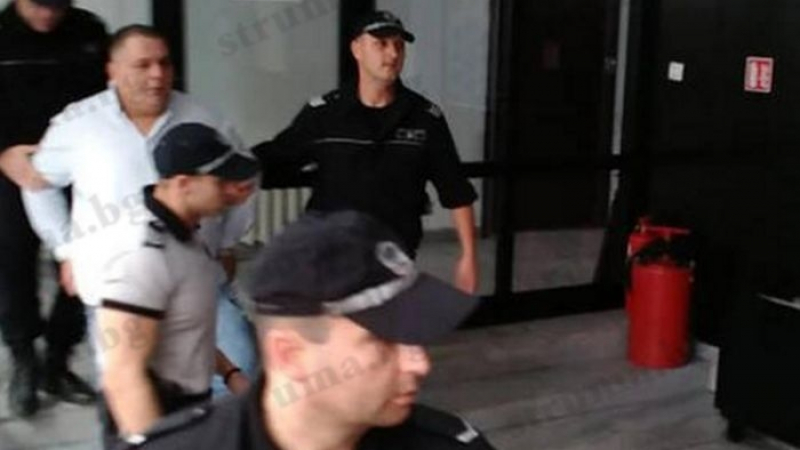 Очаквано: Сводникът Марто Дебелия и двете ченгета остават зад решетките