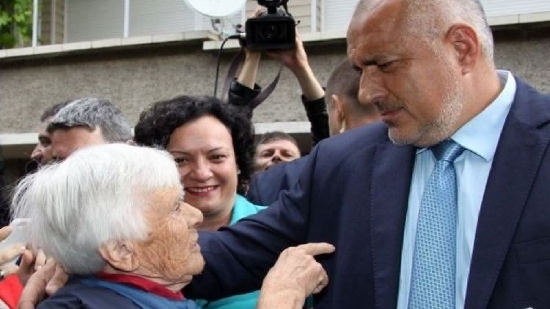 Баба Цветана впечатли Борисов, премиерът заряза разговорите с кметове заради нея