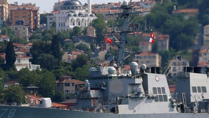 Американски ракетен есминец влезе в Черно море (СНИМКИ)