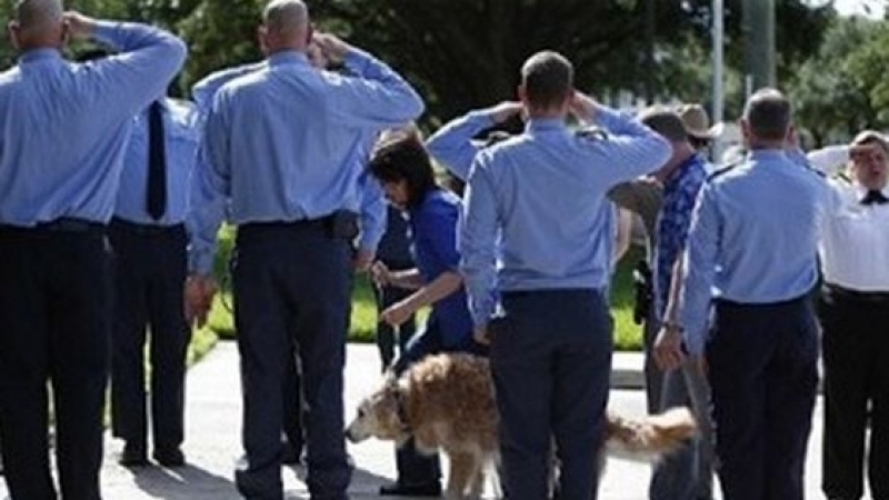 Погребват последното куче от спасителната акция след атаката от 11 септември 2001 г.