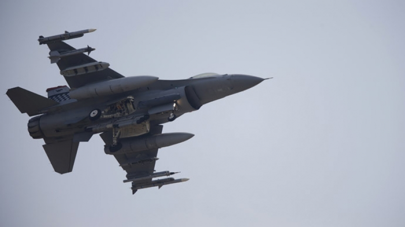 Два изтребителя F-16  се сблъскаха в небето