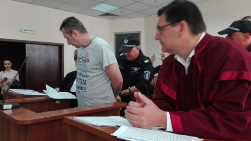 Окончателно! Пловдивското ченге, обвинено за убийството на родителите си, остава в ареста