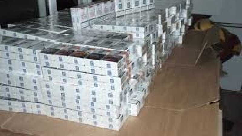 Полицията разпитва мъж за 3000 кутии контрабандни цигари
