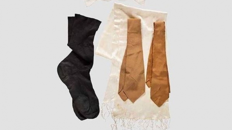 Чорапи и вратовръзка на Хитлер - на търг