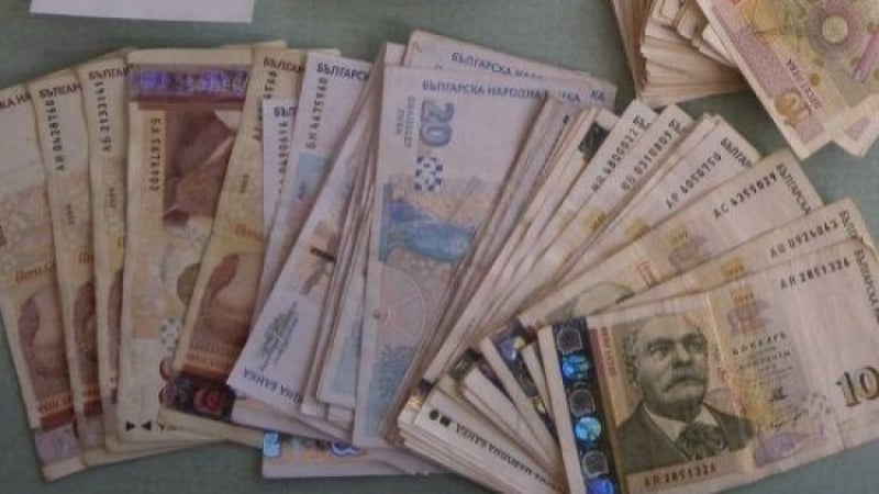 Икономист описа страшна картинка за парите ни, пенсиите и дълга на България