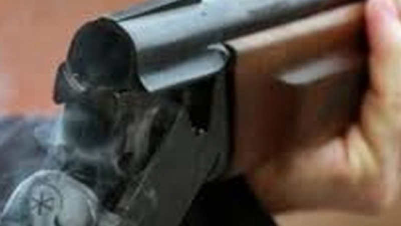15-годишен келеш от Разградско взе пушката на майка си и почна да стреля на месо!