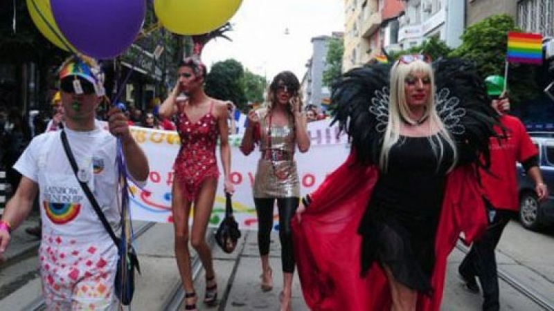 Balkan Insight: София е скована от страх преди гей парада!