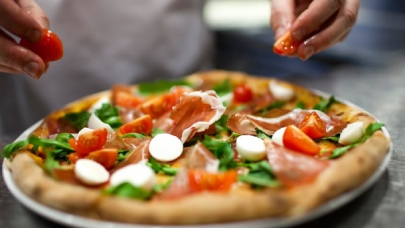 Най-вкусната рецепта за пица с моцарела и домати