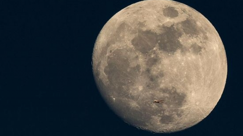 Американец засне нещо супер странно на Луната, а уфолози решиха, че... (ВИДЕО)
