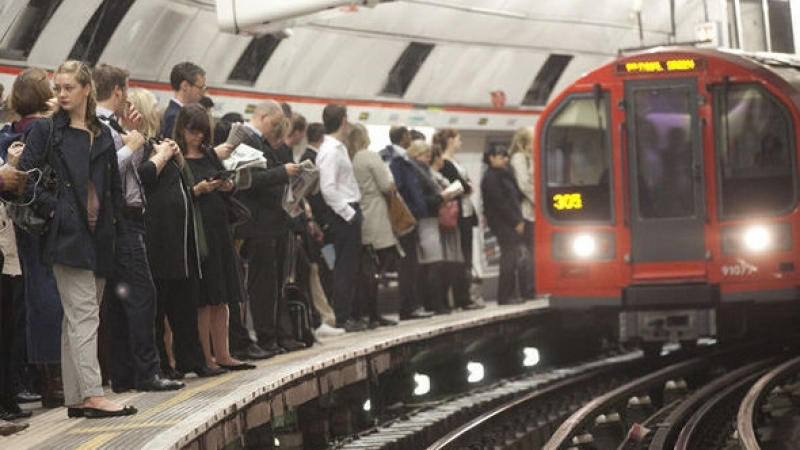 В съдбоносния за Великобритания ден: Евакуираха две метростанции