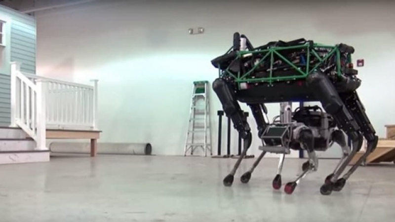 Boston Dynamics направи домашен помощник (СНИМКИ/ВИДЕО)