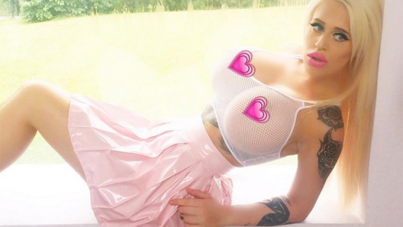 Живата Барби обеща да продължи да увеличава гърдите си (СНИМКИ/ВИДЕО 18+)