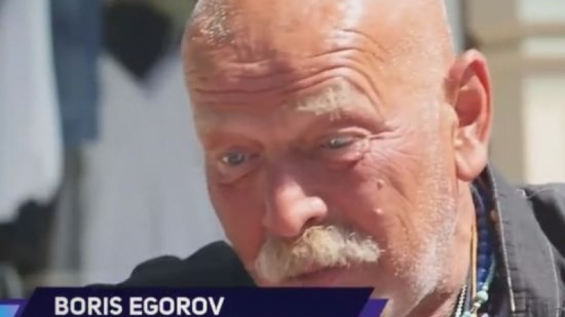 Бездомникът, който печели между 60 и 100 евро на ден от сапунени балони от бира (ВИДЕО)