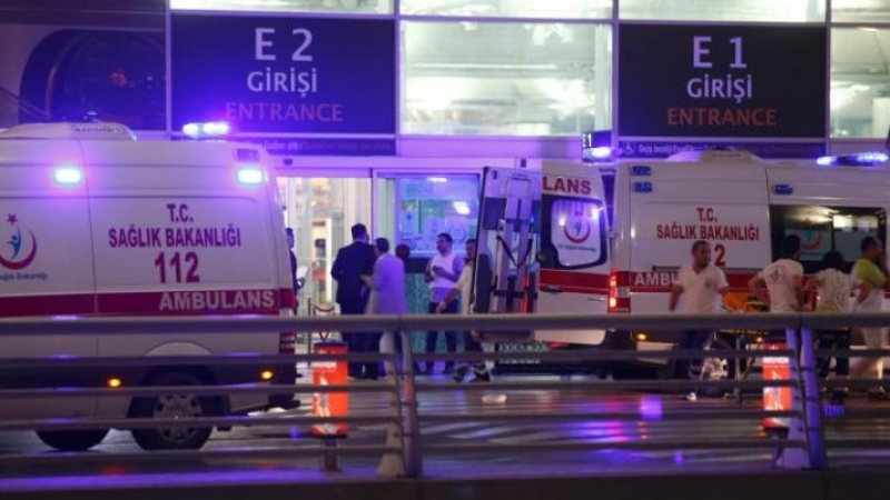 CNN: По време на проверката охраната на летището в Истанбул е разкрила терористите (СНИМКИ)