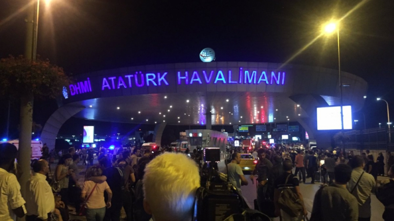 Викове "Аллах Акбар" са се разнесли преди ужасяващите взривове в Истанбул
