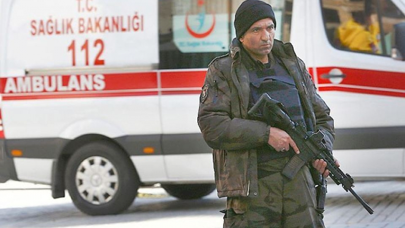 Ексклузивно ВИДЕО от престрелката на полицията с терористите на летището в Истанбул 