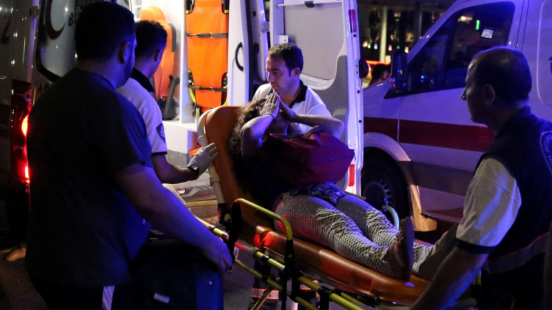 Броят на жертвите в Истанбул достигна 32-ма души