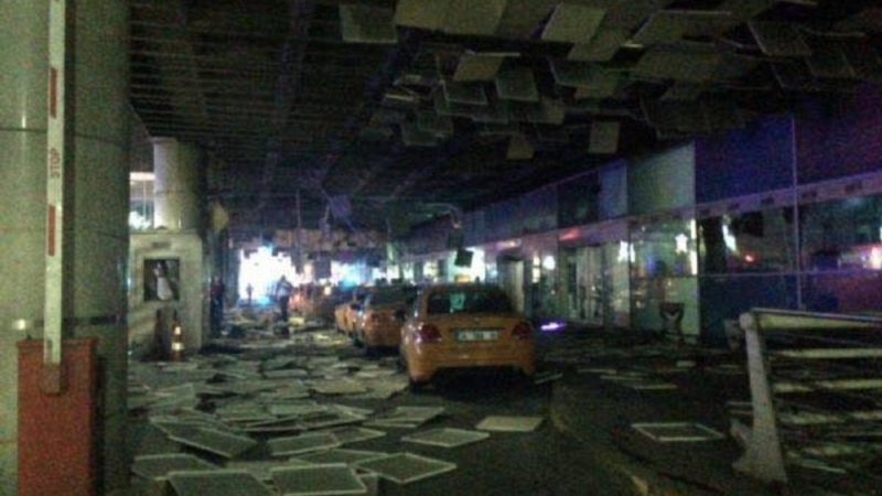 Свидетели на ужаса в Истанбул разкриха шокиращи подробности (СНИМКИ/ВИДЕО 18+)