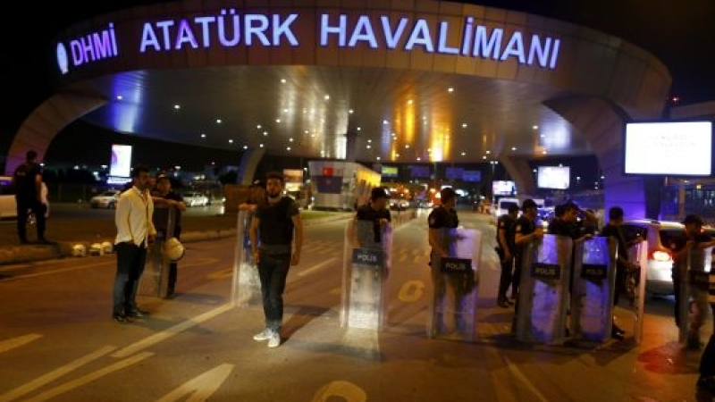 Извънредна ситуация на турското летище „Ататюрк“