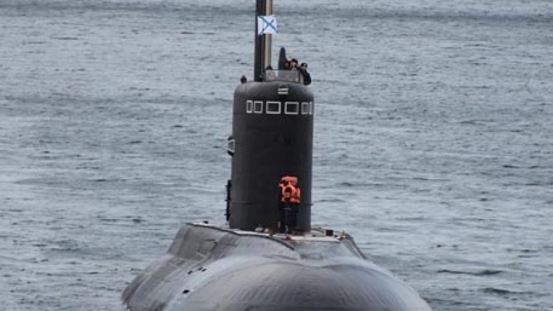 Най-новата руска подводница премина през Босфора и навлезе в Черно море 