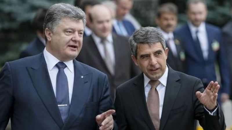 Петро Порошенко идва за ден в София за разговор "на 4 очи" с Плевнелиев 