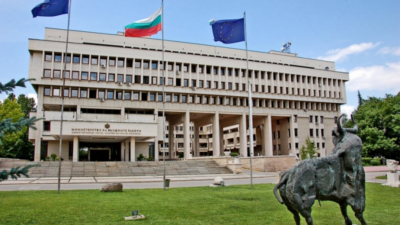 Вдигат заплатите на дипломати заради българското председателство на ЕС