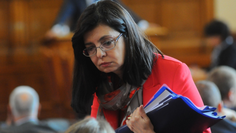 Меглена Кунева обясни причините за оставката си